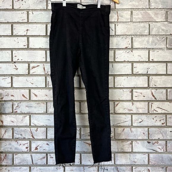 Free People | Black High Waist Cropped Raw Hem Pull On Joggings - Picture 4 of 8